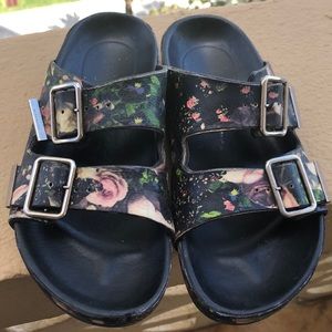 Givenchy sandals size 35 ( fit like a 36)